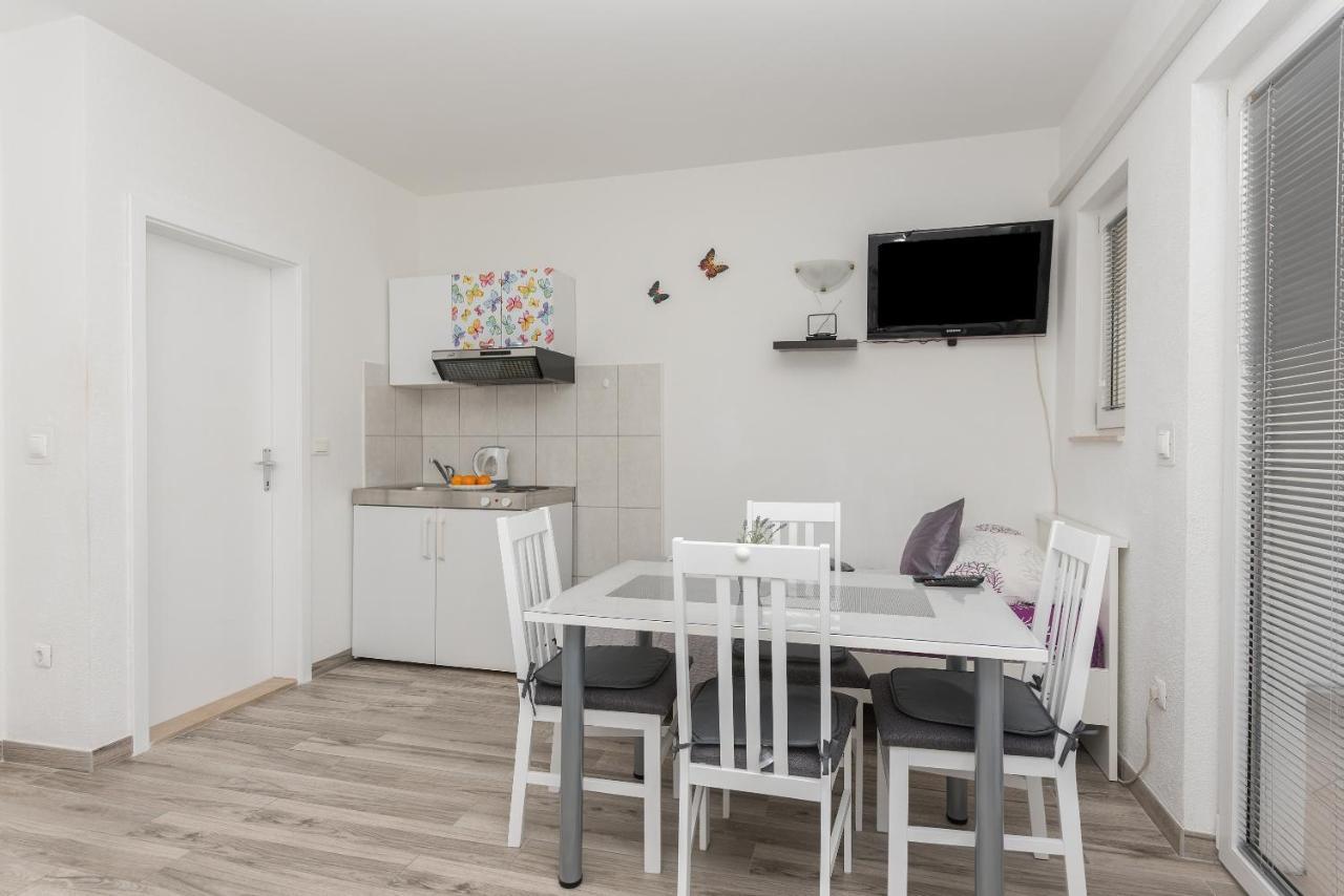 Apartmani Franko Baška Voda エクステリア 写真