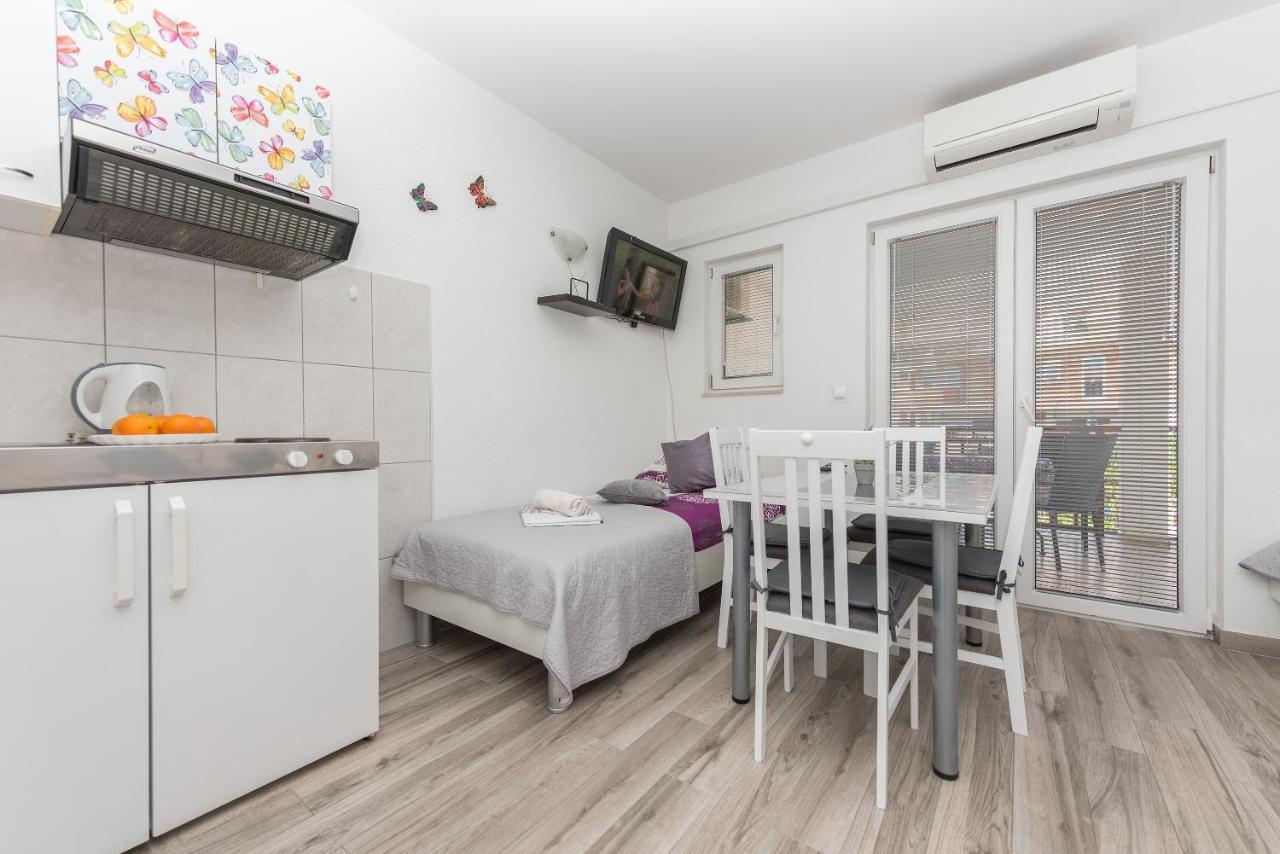Apartmani Franko Baška Voda エクステリア 写真